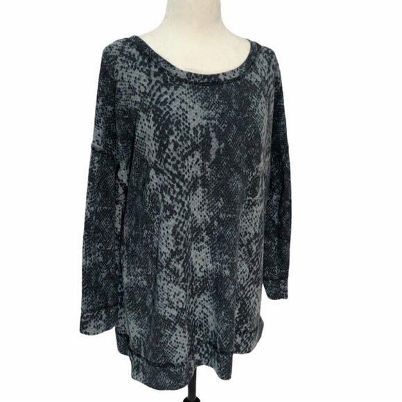 𝅺cable & Guage Grey/Black Snake Print Sweater Top L - Picture 1 of 9
